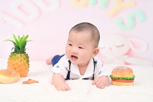 万宁宝宝在妈妈肚子里